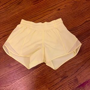Lululemon Hotty Hot 4” *RARE COLOR*